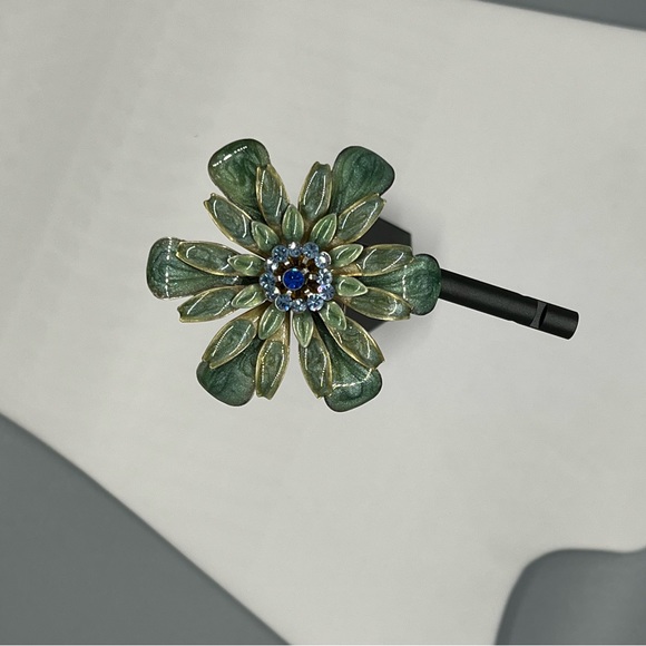 Green and Yellow Flower Enamel Brooch Pin - Picture 3 of 4